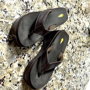 Ladies wedge flip flops
